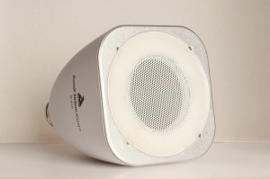 AwoX StriimLight: lampada LED con speaker che dialoga con smartphone