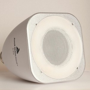 AwoX StriimLight: lampada LED con speaker che dialoga con smartphone