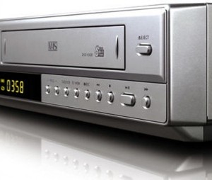 Come collegare videoregistratore al PC - Guida collegamento VCR al PC Come collegare videoregistratore al PC - Guida collegamento VCR al PC