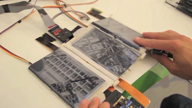 Con PaperFold nasce la generazione di smartphone con schermo pieghevole